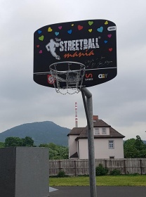 Jeden z novejch košů v děčínským skejtparku.