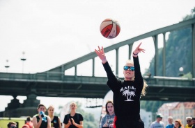 Natálie pálí při svým trojkovým vítězství v Děčíně