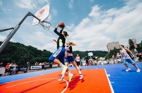 Míša pálí při Labském streetballovém poháru 2018.
