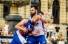 Roman brání soka z Polska při zápase u Rudolfina