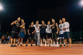 Tomáš s týmem Midgets po převzetí zlatých medailí.